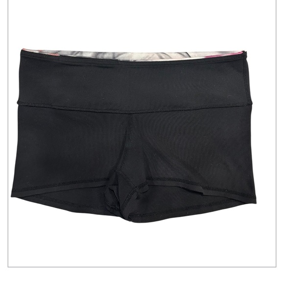 Lululemon🍋Black Bike Shorts With Foldover Flap Size 8/ 2.5” Inseam - Picture 1 of 4